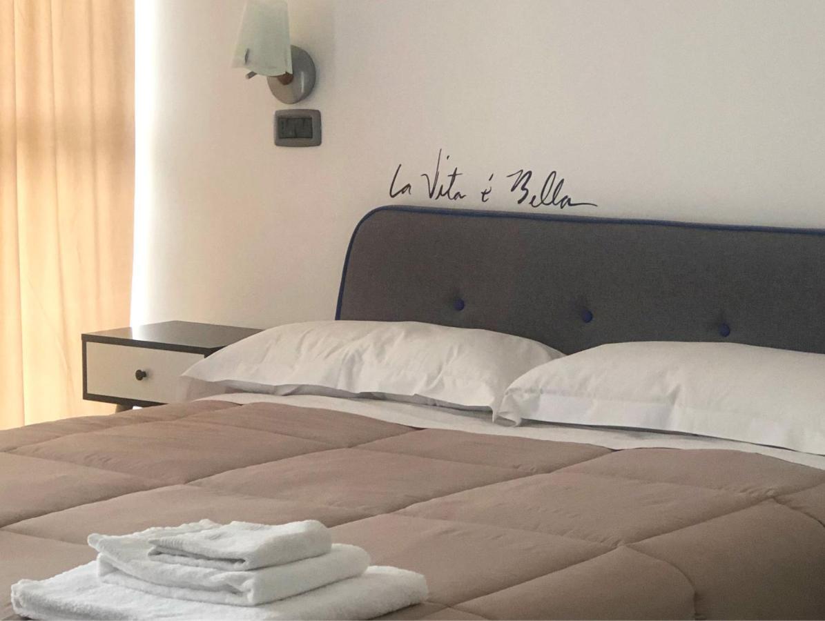 Hotel Domus Cerreto d'Esi ภายนอก รูปภาพ