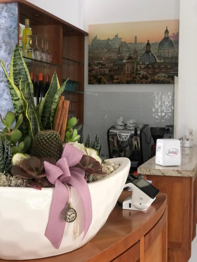 Hotel Domus Cerreto d'Esi ภายนอก รูปภาพ