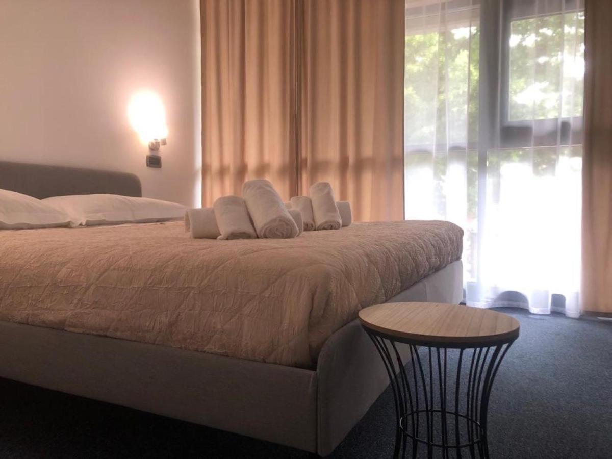 Hotel Domus Cerreto d'Esi ภายนอก รูปภาพ